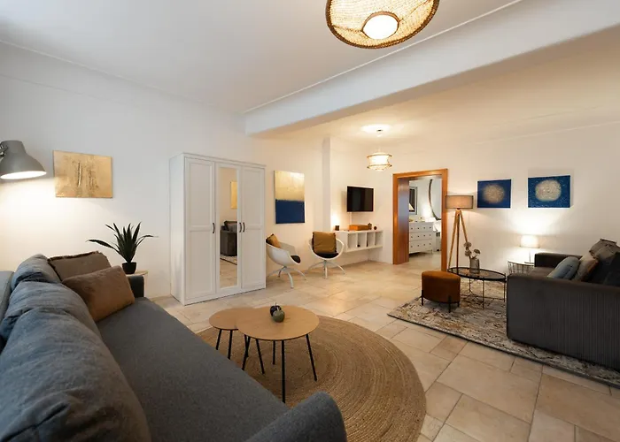 Charming Riverside By Charles Bridge Appartement Praag