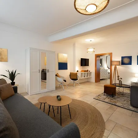 Charming Riverside By Charles Bridge Apartment Prague