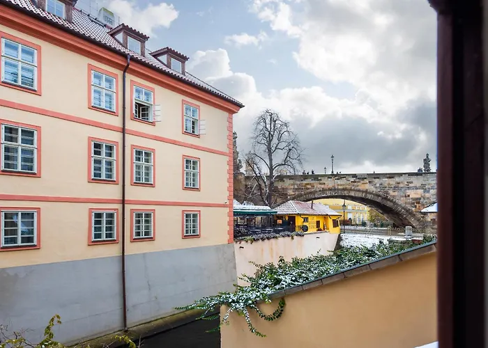 Charming Riverside By Charles Bridge Apartamento *