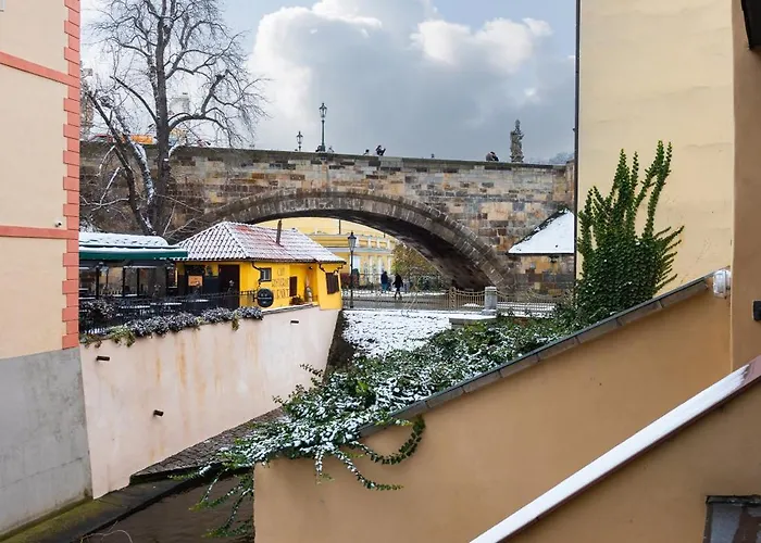 Charming Riverside Apt Moments From Charles Bridge By Easybnb Premium Lejlighed *